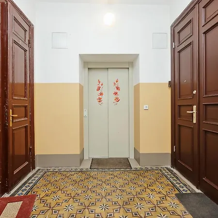 Apartment Sunny Grand Apartment By Old Town