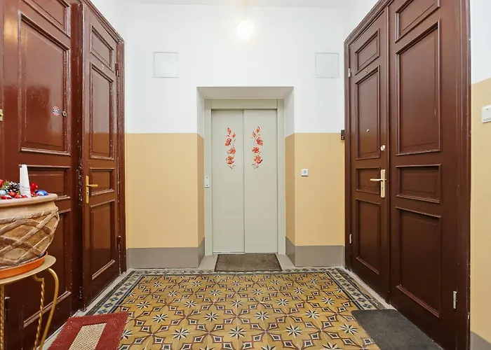 Dzīvoklis Sunny Grand Apartment By Old Town